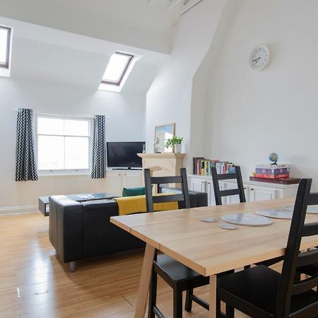 Fantastic 3 Bed Brighton House- Sleeps 6- Superfast Wifi And Garage Daire Dış mekan fotoğraf