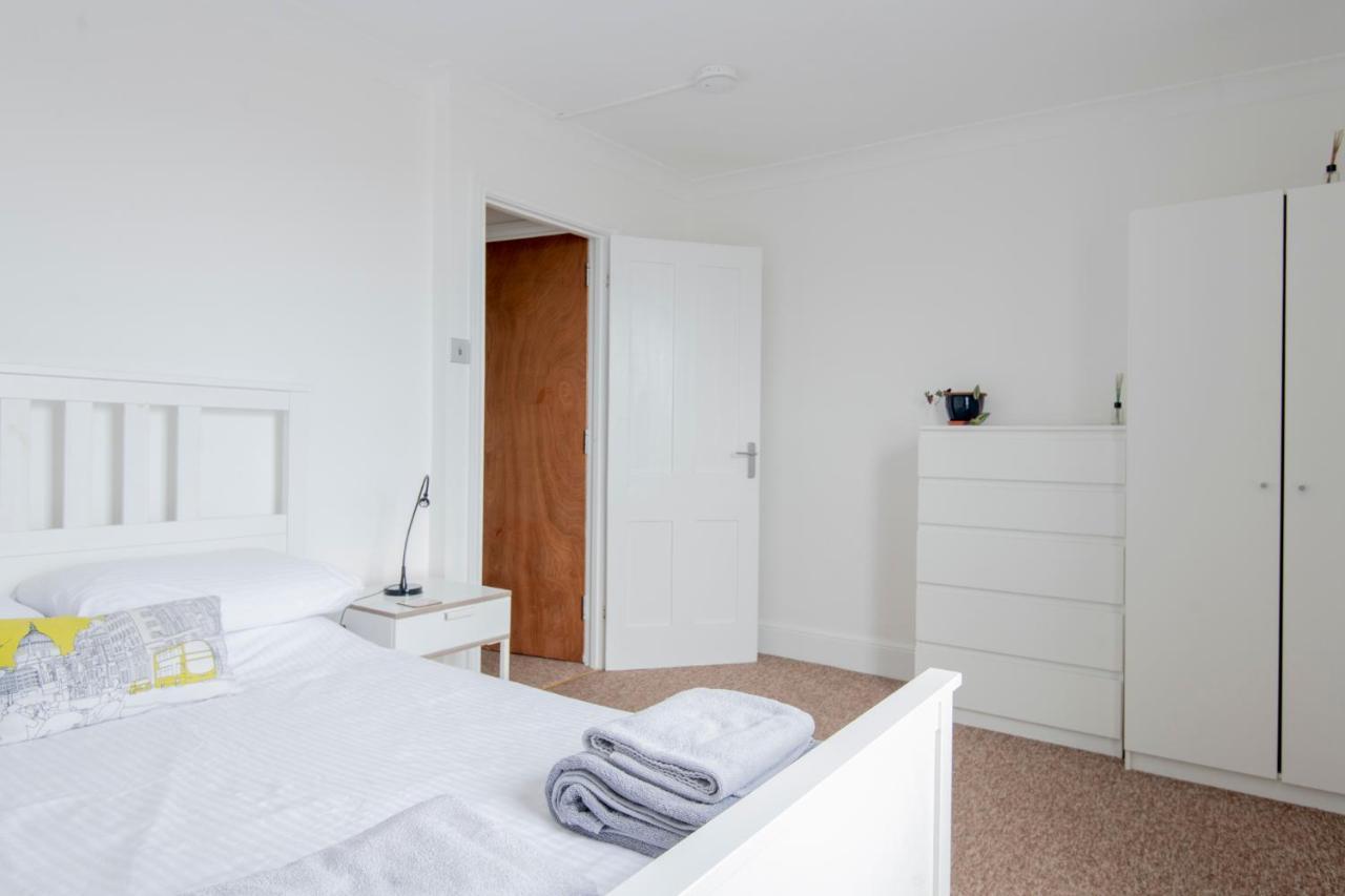 Fantastic 3 Bed Brighton House- Sleeps 6- Superfast Wifi And Garage Daire Dış mekan fotoğraf