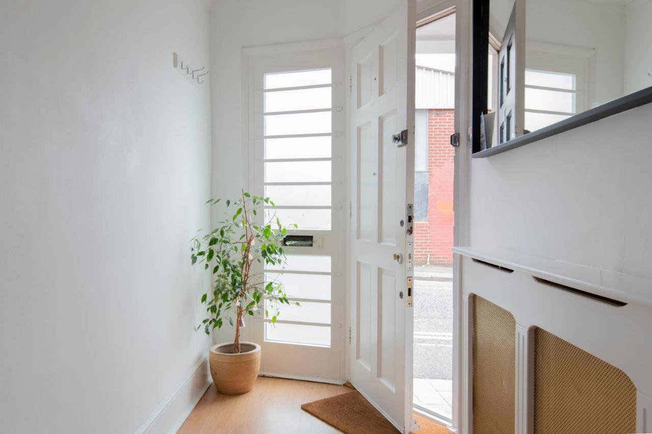 Fantastic 3 Bed Brighton House- Sleeps 6- Superfast Wifi And Garage Daire Dış mekan fotoğraf