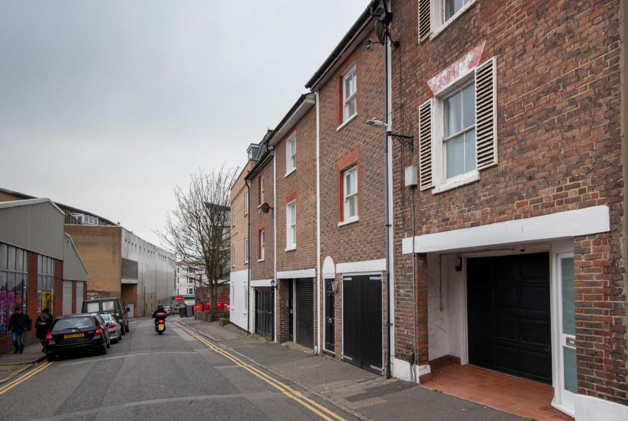 Fantastic 3 Bed Brighton House- Sleeps 6- Superfast Wifi And Garage Daire Dış mekan fotoğraf